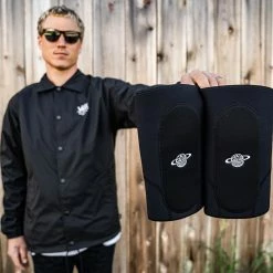 GENOUILLERES SPACE BRACE DENNIS ENARSON -Magura Soldes genouilleres space brace dennis enarson 2